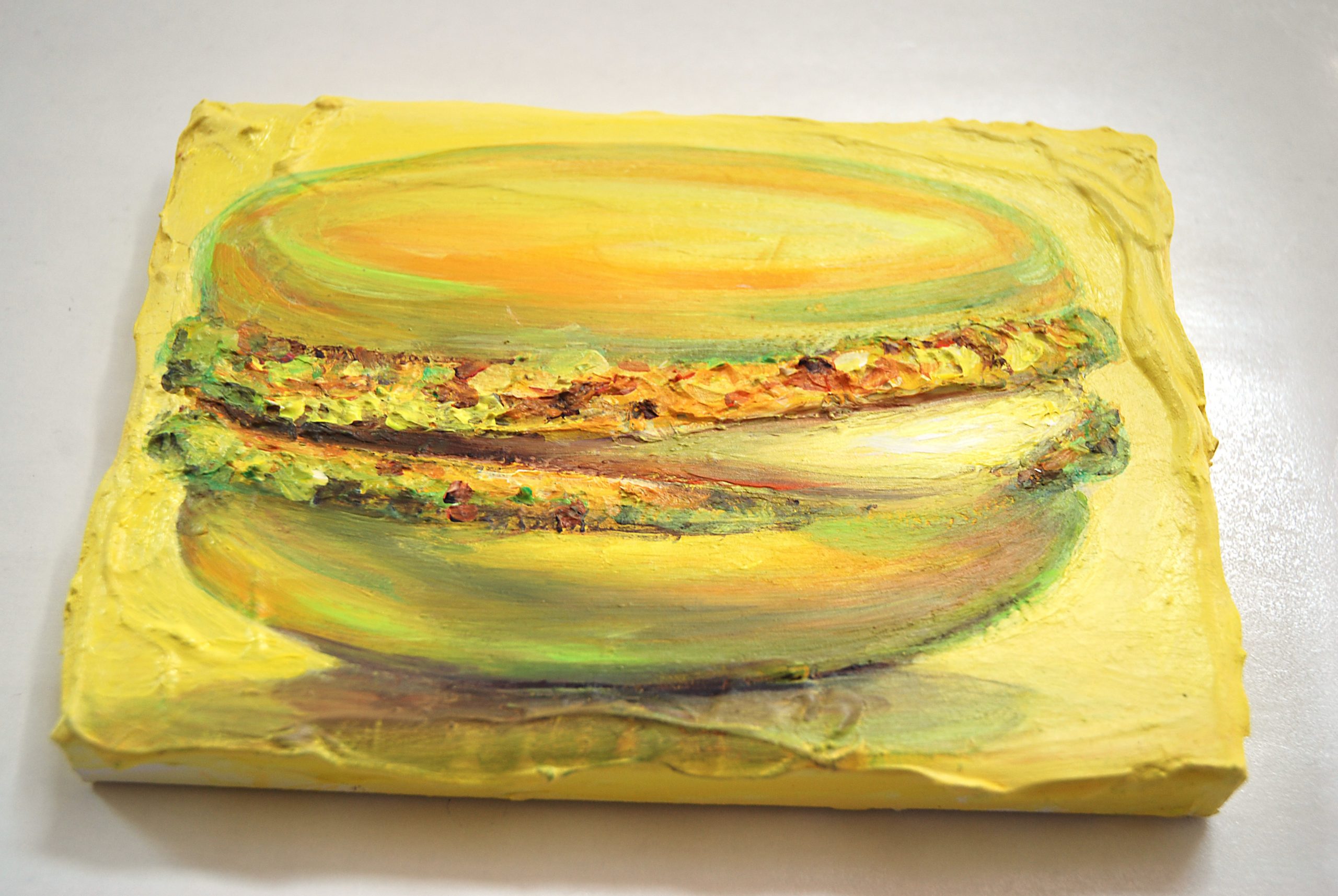 Detail; Lemon macaron, 13x18cm, acryl en medium op doek, Marinde Molendijk, 2019.