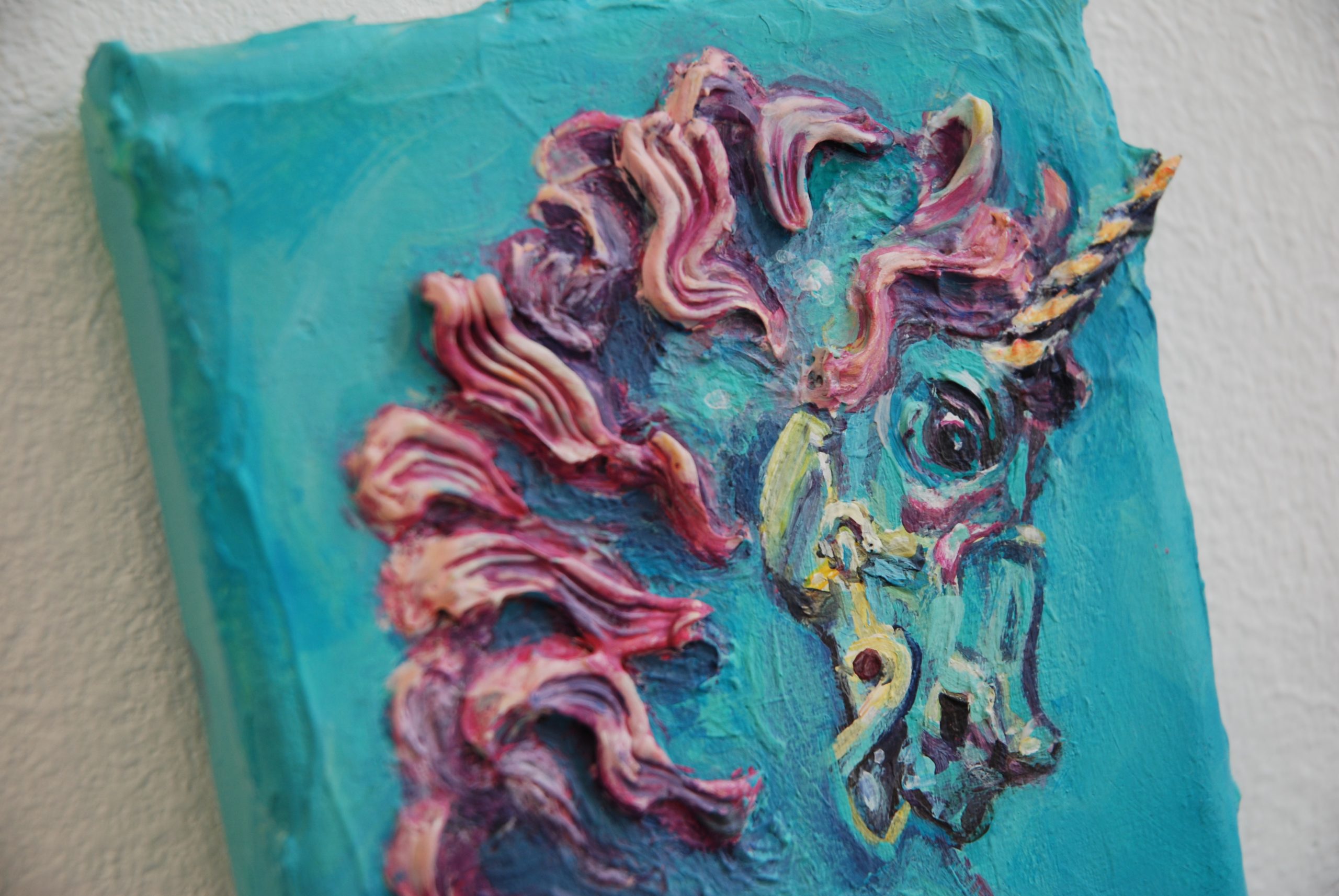 Detail, Fairground Unicorn, 13x18cm, acryl en medium op doek, Marinde Molendijk, 2019.