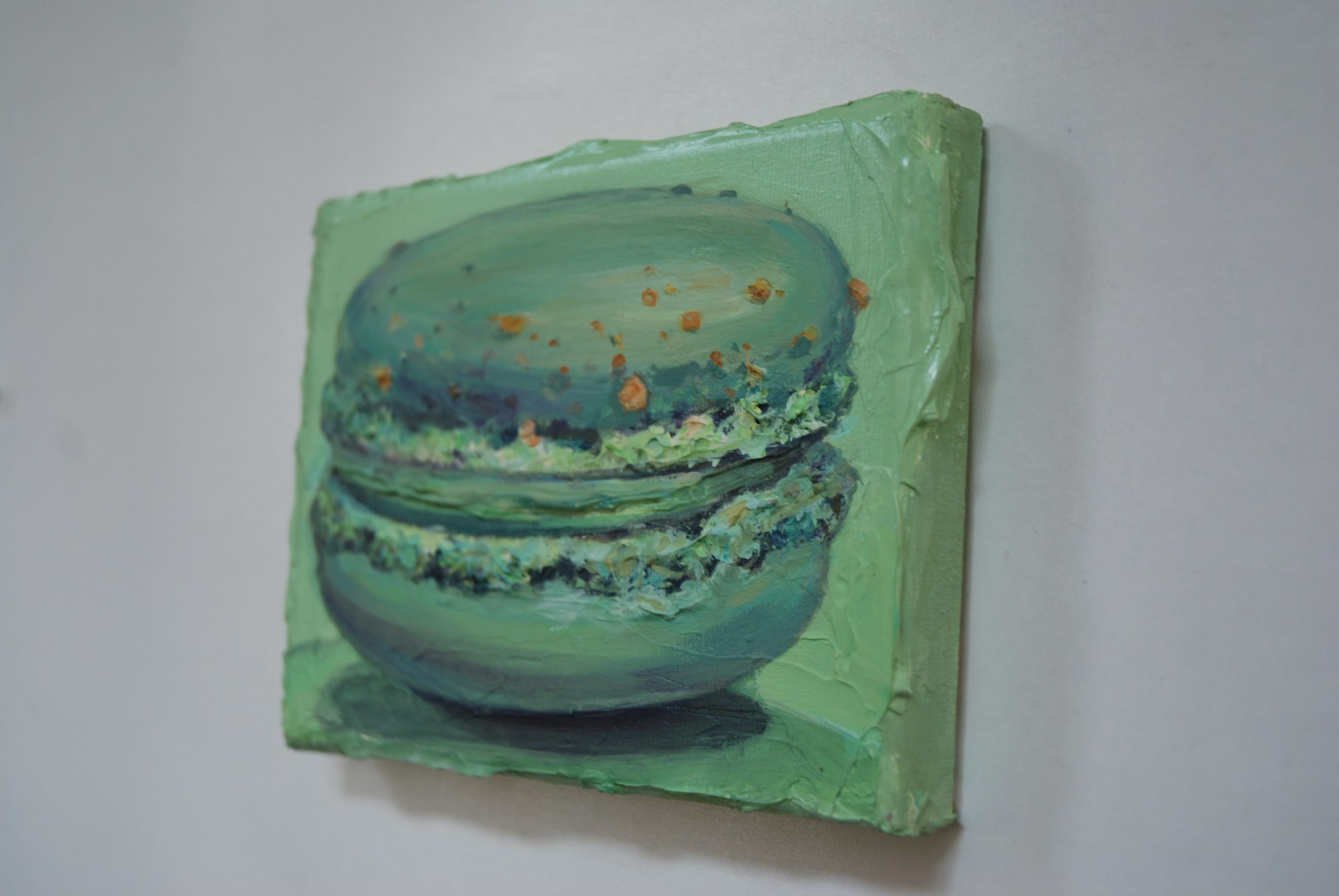 Detail; Pistache Macaron, 13x18cm, acryl en medium op doek, Marinde Molendijk, 2019.
