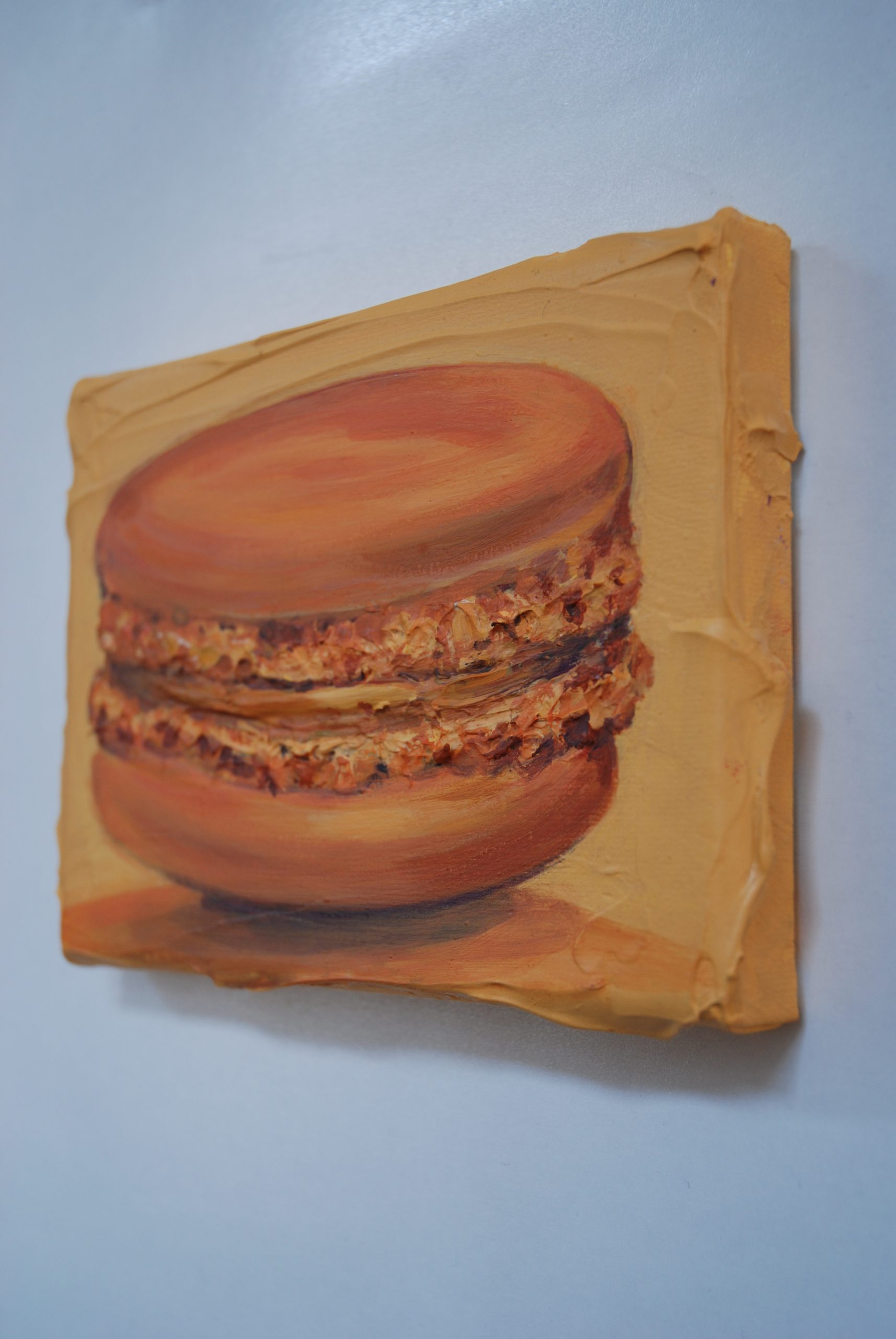 Detail; Orange Caramel Macaron, 13x18cm, acryl en medium op doek, Marinde Molendijk, 2019.